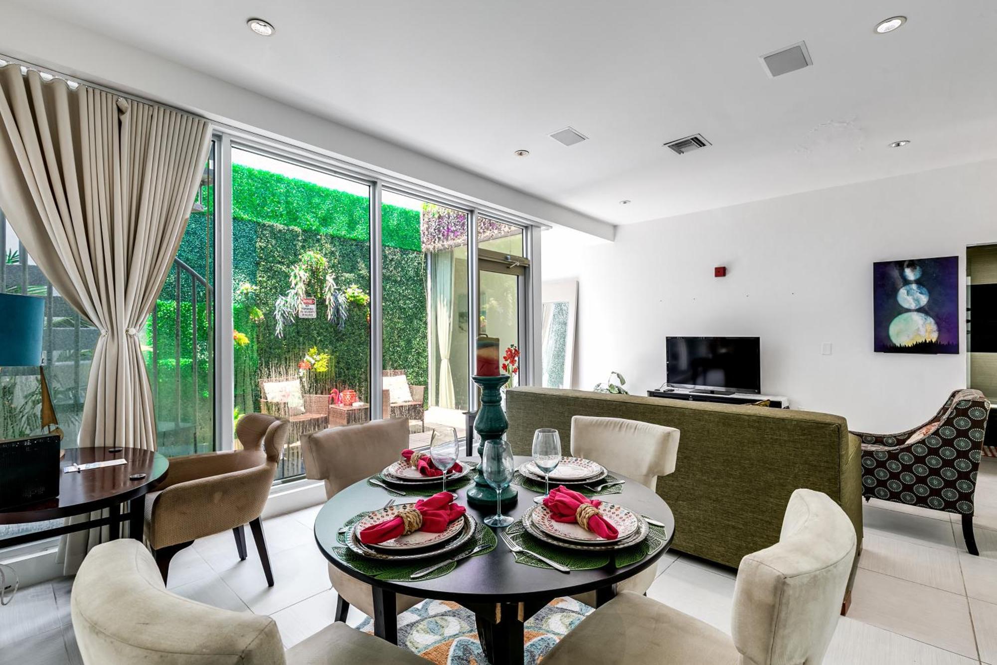 2Bedroom 2Bath Loft Exclusive Rooftop&Jacuzzi,1Block From Beach マイアミビーチ エクステリア 写真