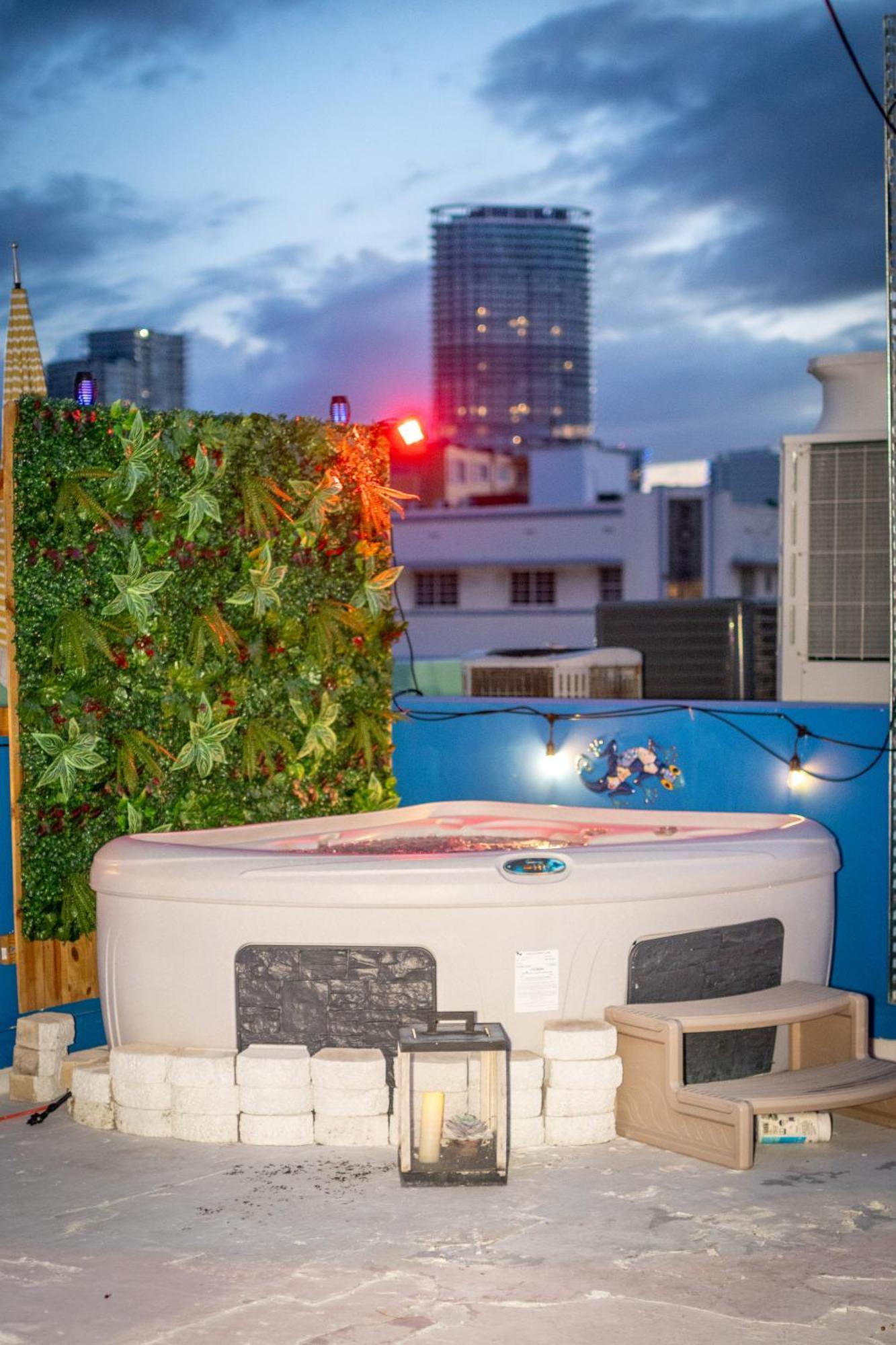 2Bedroom 2Bath Loft Exclusive Rooftop&Jacuzzi,1Block From Beach マイアミビーチ エクステリア 写真